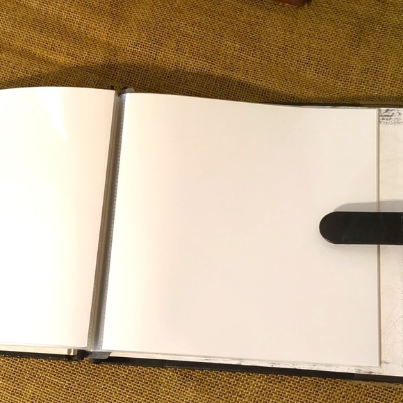 2--PHOTO/ SCRAPBOOK ALBUMS - Picture 5 of 5